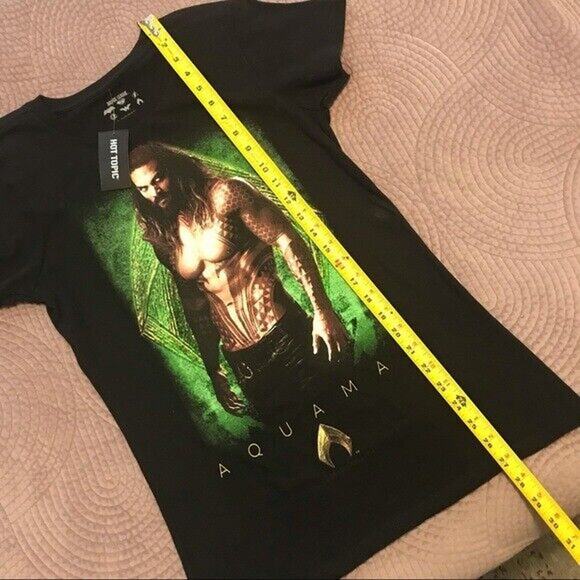 3/$20 Justice League NWT Junior Medium Aquaman Black 100% Cotton Graphic T-Shirt - Picture 7 of 7